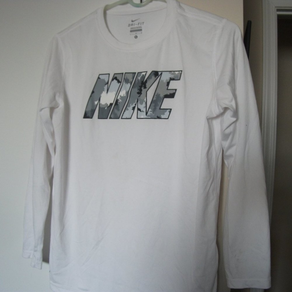 Girl's long sleeve Nike Tee Shirt size Large